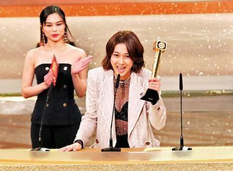 杨紫|TVB万千星辉：4位演员获奖后的社交动态，各有各的尴尬！