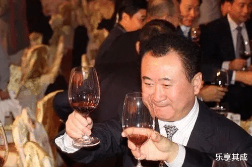 本科生|王健林招聘随身助手，本科生把海归博士踢出局，万达这么不重视学历吗