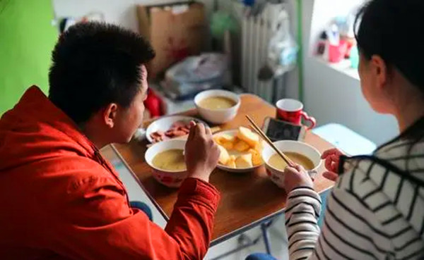 导师疯了 “怒砍女友案”始末：男子抛妻弃子与女子相恋，最终砍其60多刀