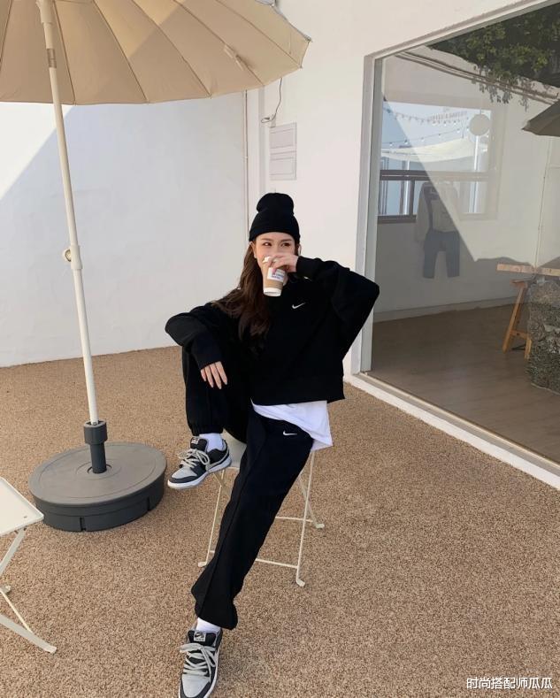 时尚搭配师瓜瓜 今年这条“懒人裤”火了,百搭显瘦,关键还时髦,杨幂都上头了