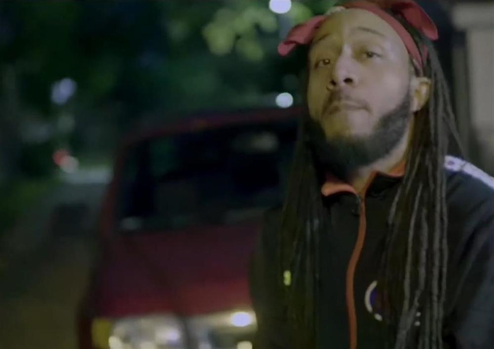 美国|美国黑人驾驶越野车当街行凶，媒体遮掩凶手身份，白人有点生气了