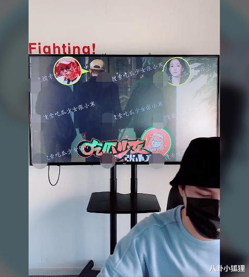 |47岁周迅新恋情曝光！与吉他手十指紧扣同回酒店，男方长相普通