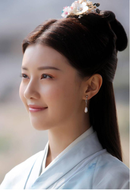 王鹤润|她拍戏时因嫌水脏，用140桶矿泉水替代，今如愿以偿走红