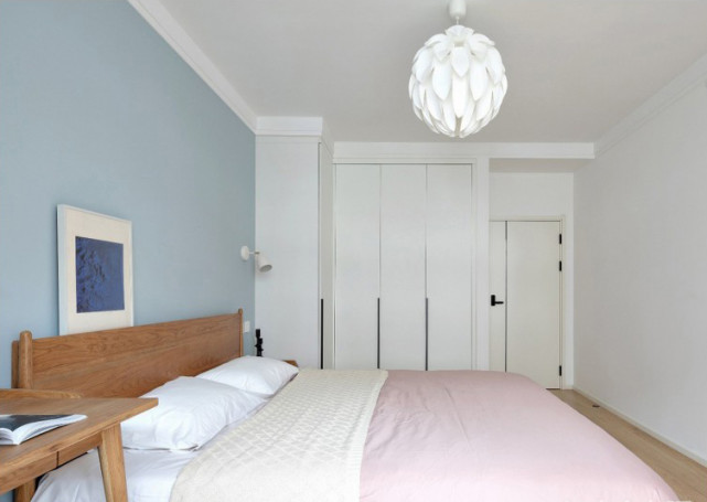 88平现代风二居室,纯粹的白调,温暖的木调构成收纳空间主色调