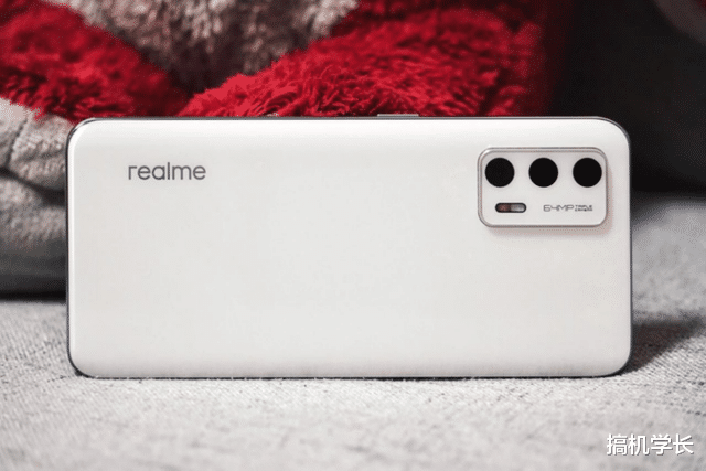 pocket|预算不到2000!年底买手机首选这三款,配置强悍性价比极高