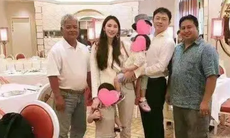 肖浩飞白|“生育机器”吴佩慈,卑微求和入豪门,6年产4子,43岁至今未婚