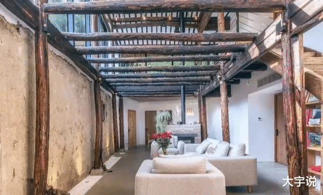|在农村，为何明明是泥土瓦房，农民却将里面装修得很豪华？