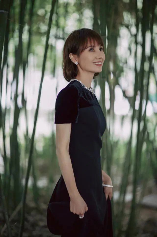 小米辣 女人过了40还是更适合短发,看袁泉就知道,长短发气质差太多