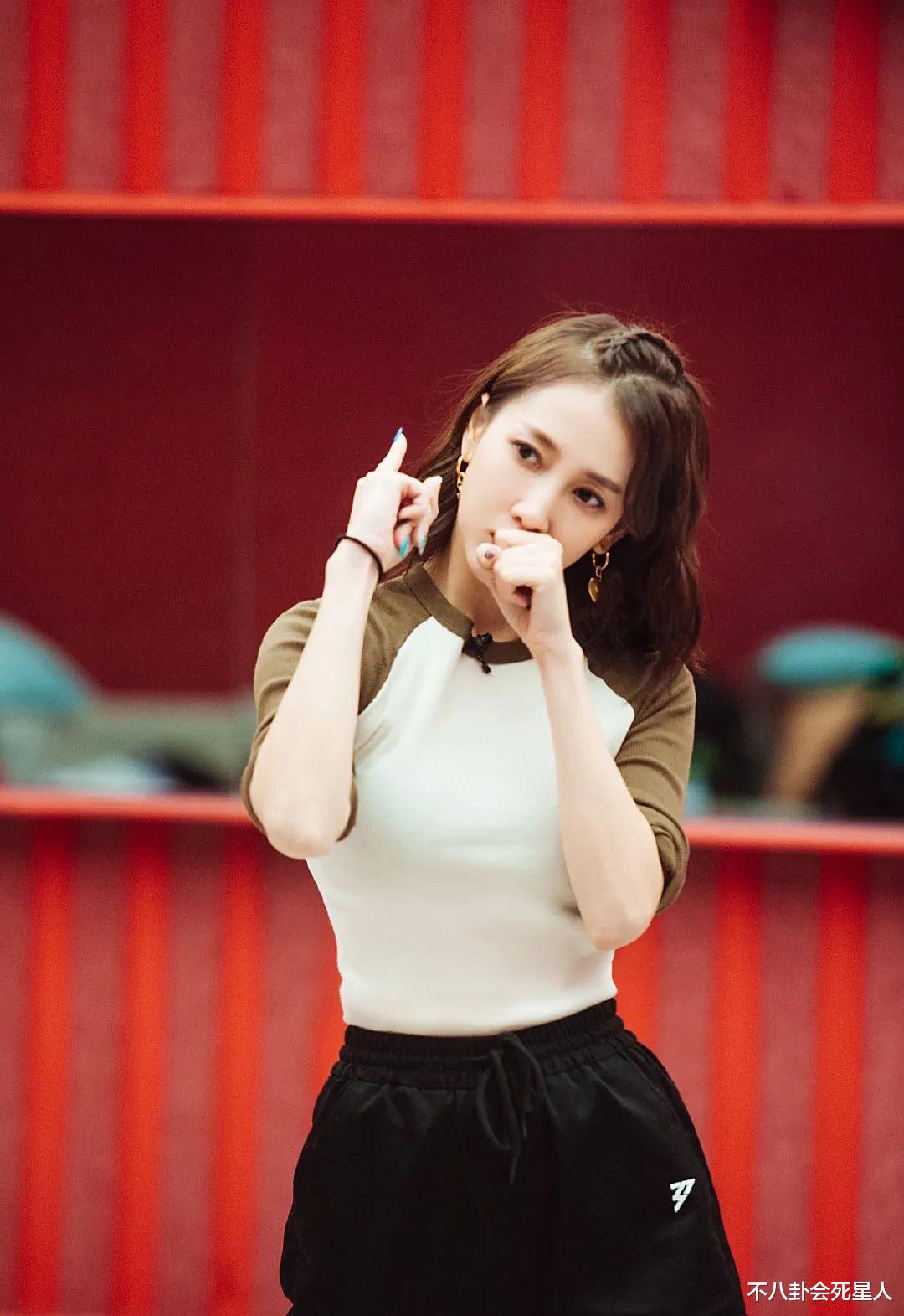 弦子|《浪姐2》第二个蓝盈莹！巴结高人气姐姐却惹人嫌，黄晓明也吐槽她