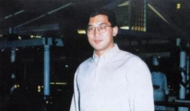 娟妈育儿生活|哈佛硕博连读,26岁物理天才冯奚乔,追法国女友被拒,从15楼跃下