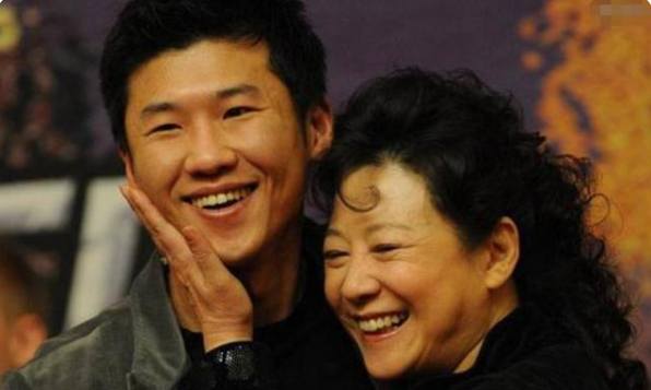 王骁|不整容，不“拼妈”，这个星二代演了15年配角，终于火了