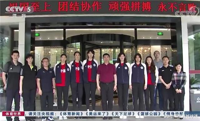 朱婷|朱婷率隊合影！六大主力精神飽滿，這才是真女排，郎平看到救星了
