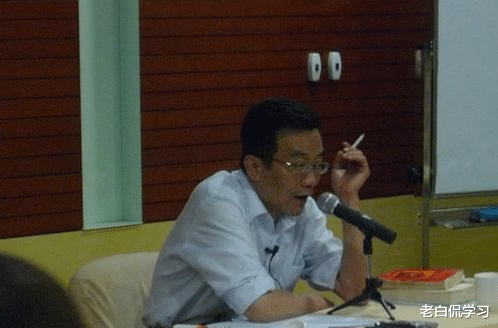 老白侃学习|复旦一位教授火了，人送外号“哲学王子”，上课状态引发争议