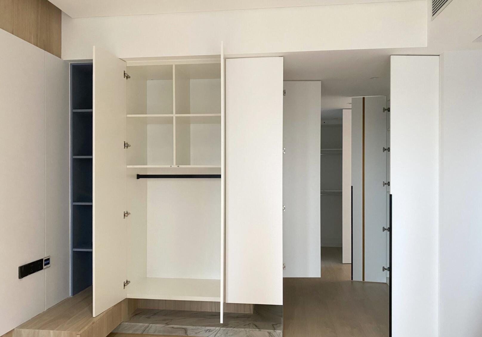 新房没有玄关隔断,她直接设计个“雕塑”,一进门就尽显艺术气息