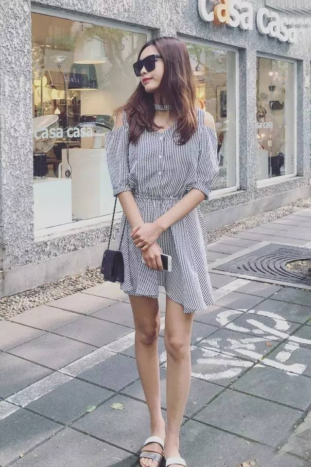 时尚风行派|大骨架女孩穿搭宝典来啦！大V领配上高收腰剪裁，身材轻松变单薄