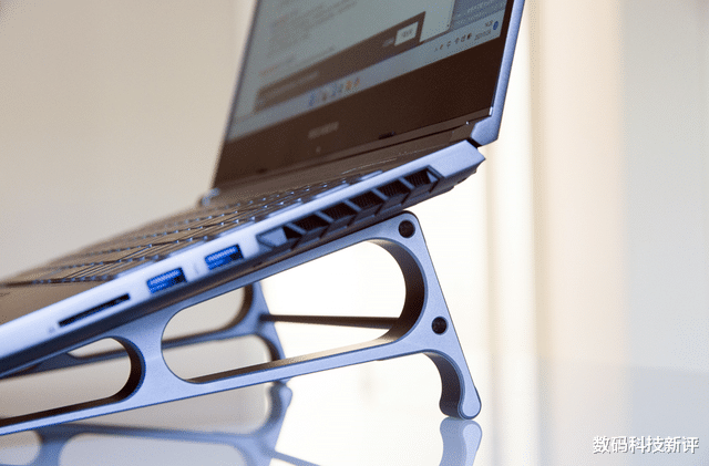 英特尔|拒绝笔记本散热死机,这个笔记本支架我给满分