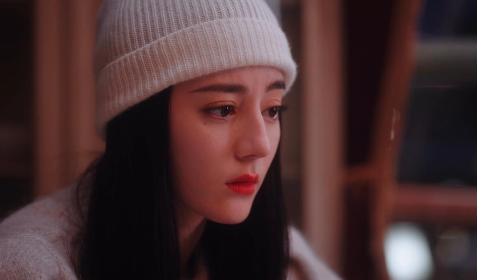 乔晶晶|你是我的荣耀：于途当众吻晶晶后跑出歌房，楼梯间暧昧举动被误会