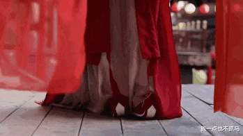 杨超越|杨超越汉服火出圈后，没想到还有人把汉服穿成这样？