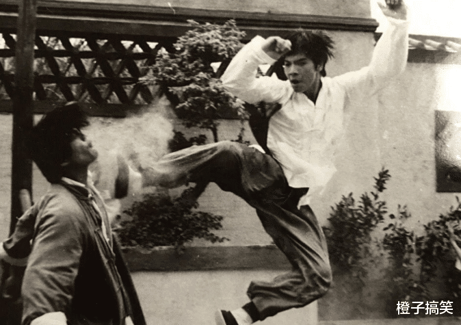 李小龙|47年前，李小龙惨死在丁佩的床上，背后的原因不止猝死那么简单