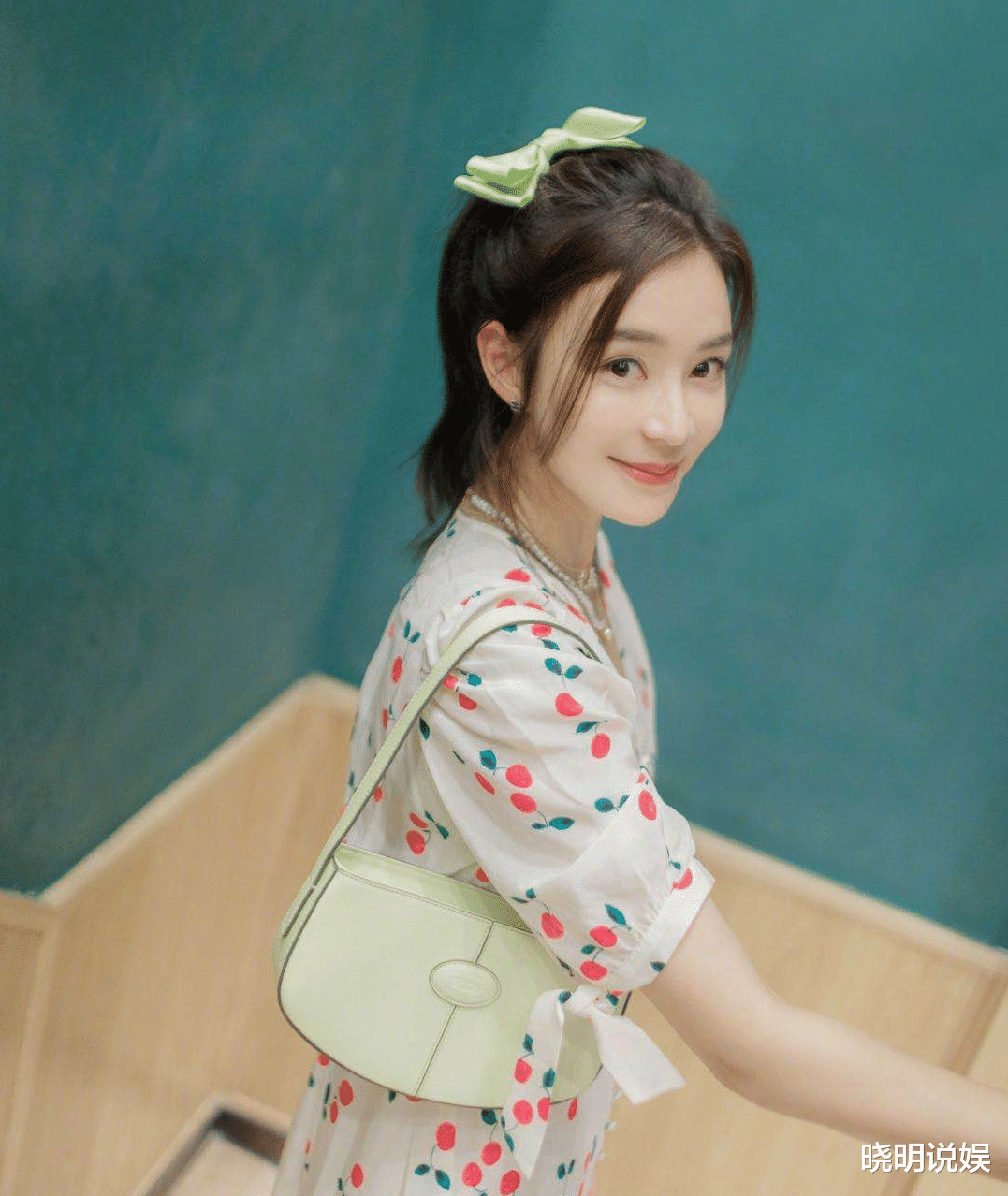 袁姗姗|气质女星袁姗姗温柔阳光优雅白裙身材曼妙好迷人