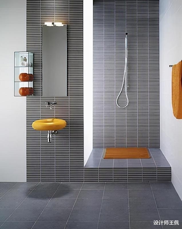 同样是不足5平方的卫生间,为什么我们家会很凌乱?看着就糟心