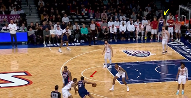 詹姆斯·哈登|你看你胖的！哈登持球挥汗如雨！KD底角聊天看戏：三弟你正好减减肥