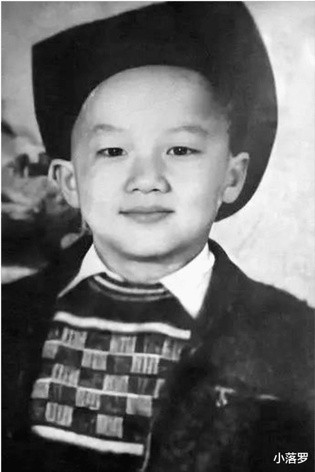 小姐姐|明星小时候照片：张国荣梅艳芳、成龙邓丽君、谢霆锋王菲、李小龙、郭德纲