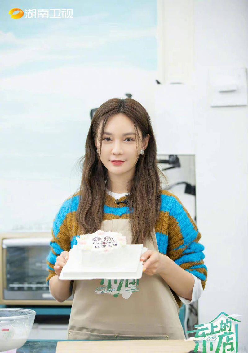 沈梦辰|“沈梦辰亲手做结婚纪念蛋糕”冲上热搜第一！评论却太尴尬