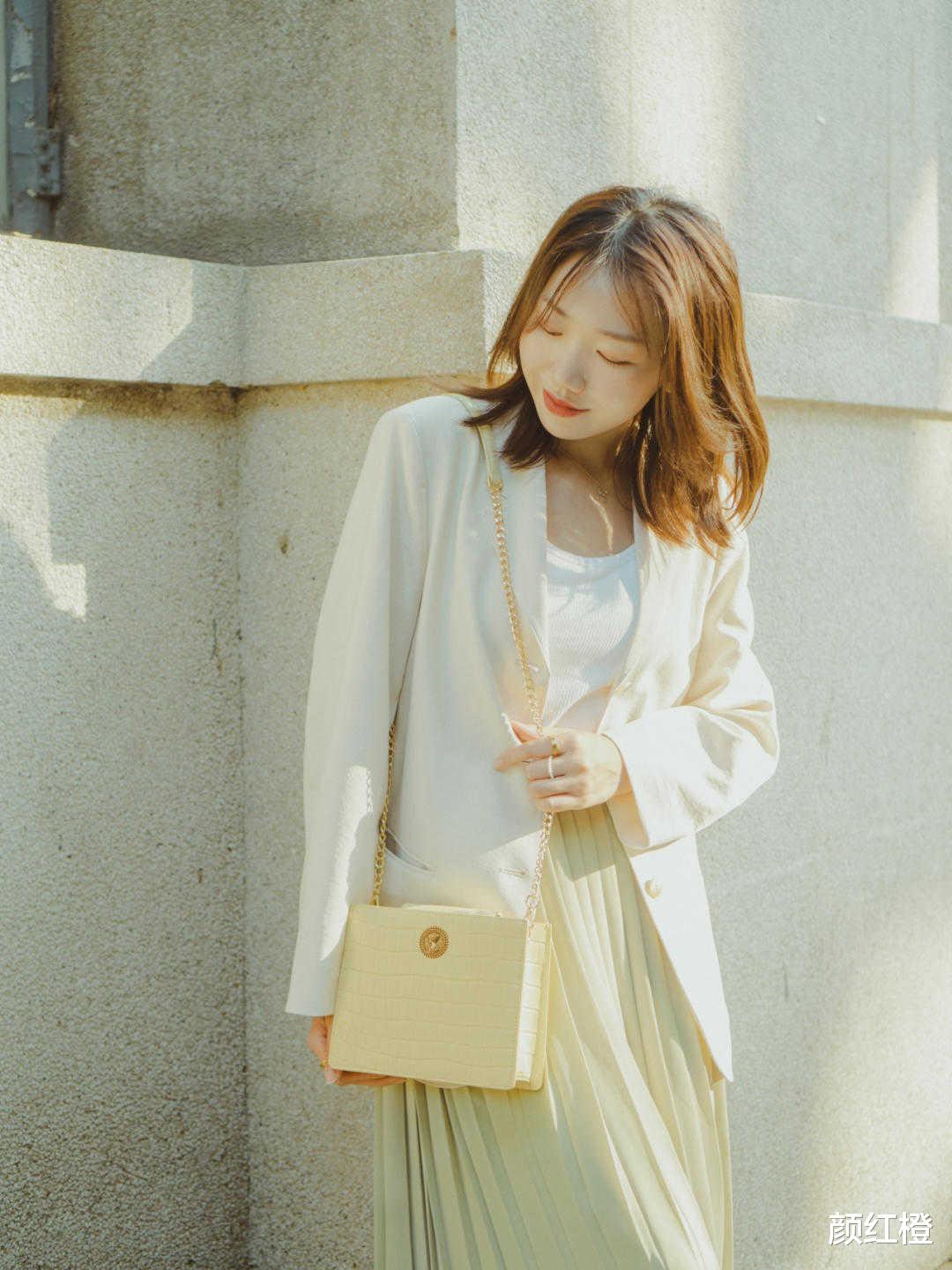 颜红橙|秋季，针织衫怎么穿出高级感？搭配这几个基础款，绝对惊艳