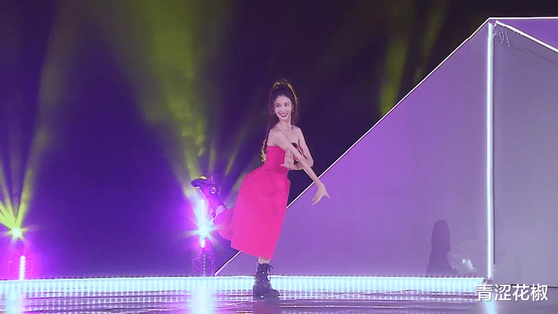 李易峰|金晨穿高靴跳傣族舞《花儿》，时隔12年，神还原当年的那份婀娜