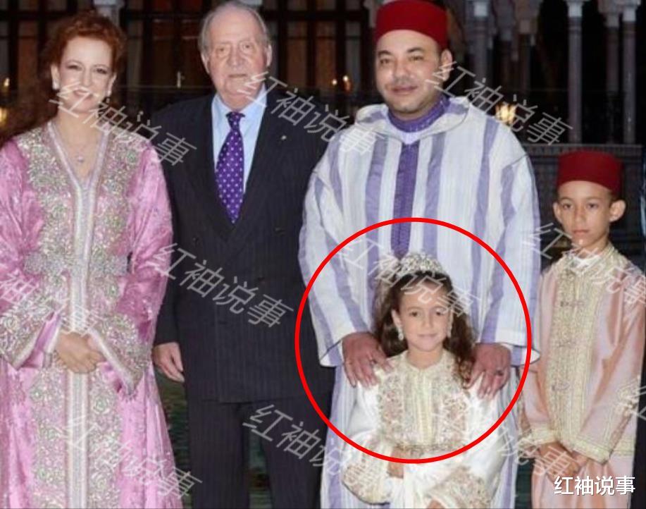 摩洛哥公主14歲瞭！繼承薩爾瑪王妃傾世美貌，已出落得亭亭玉立-圖2