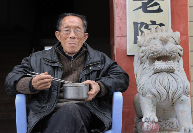 医生|多吃蛋黄升血压?医生:愚昧!不想血管“报废”,远离这“3物”