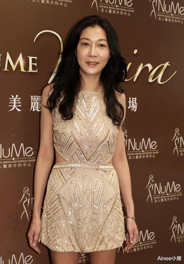 Ainee小屋 吴绮莉活出了自己的样子，穿肚兜裙身材好纤细，不看脸以为是少女