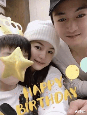 陈妍希|陈妍希儿子正面照曝光，眉眼像陈晓，嘴巴鼻子随母亲，小烟嗓绝了