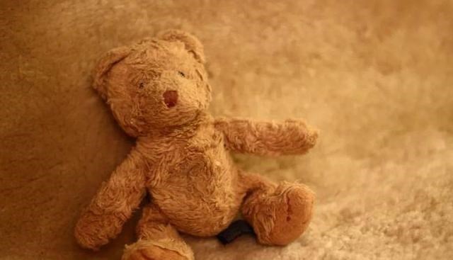 邹俊岚说 13岁男孩楼梯内自救失败坠亡：紧急按钮不是作为摆设的存在