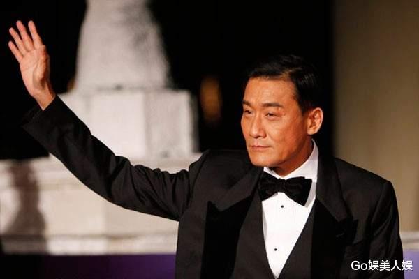 爱国|10位香港爱国明星，有的想要内地身份证，有的曾将国旗披在身上