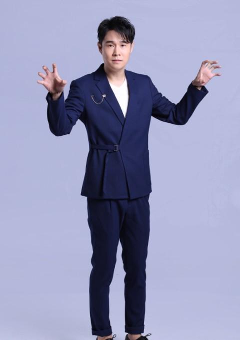 范憨憨|情系社会,敢于面对自己,勇敢突破自己的喜剧小品演员!