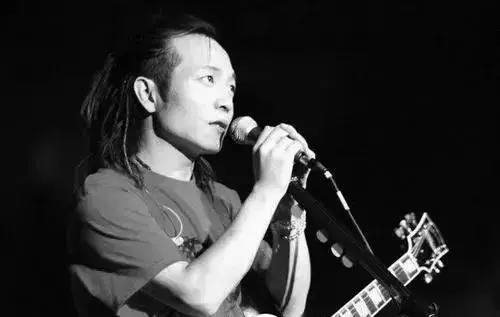 许巍|因长相不行许巍不被公司重视从而退了圈,谁知一个电话改变他命运