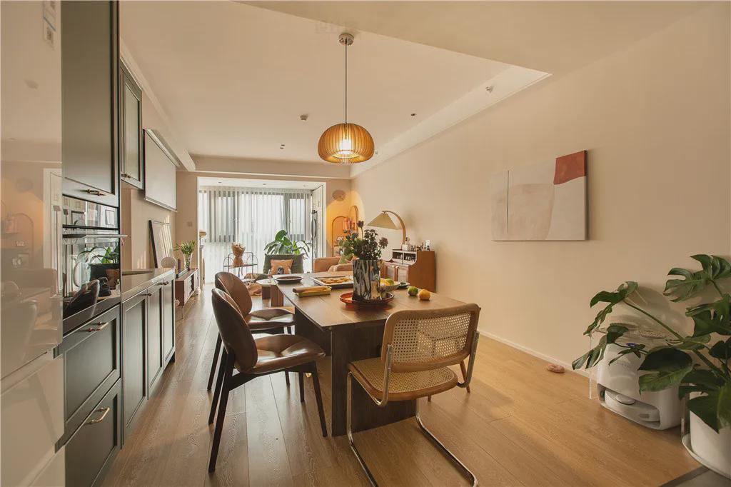 107㎡简约复古，硬装简单设计，以色彩与软装为主，效果高级独特