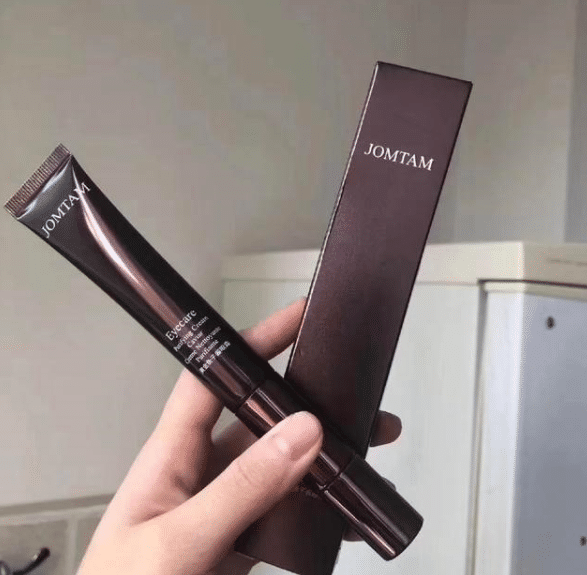 眼霜|看了戚薇涂眼霜方法，才知自己错了20年，难怪她双眼白嫩没细纹