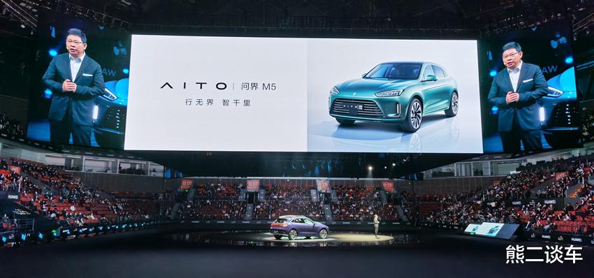 华为鸿蒙系统|续航1242km!华为鸿蒙汽车开卖首日,顾客排队看车,场面十分爆火