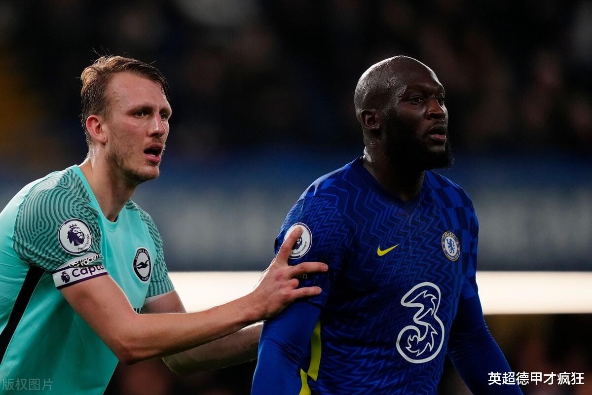 羅梅盧·盧卡庫|盧卡庫詮釋最新前鋒定義：想進球就先一掌把對方防守隊員解決掉