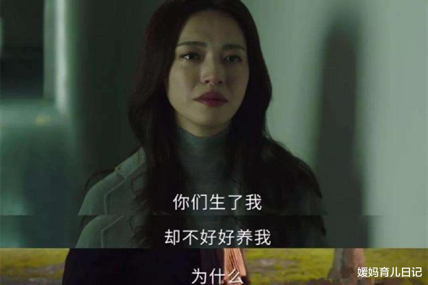 媛妈育儿日记|24岁二胎妈妈烈日下捡垃圾，抱一个拉一个，哀其不幸却也怒其不争