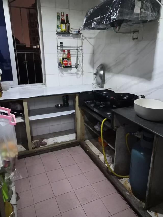 建议大伙：不要在厨房安装吊柜了！现流行这样设计，比酒店还高级