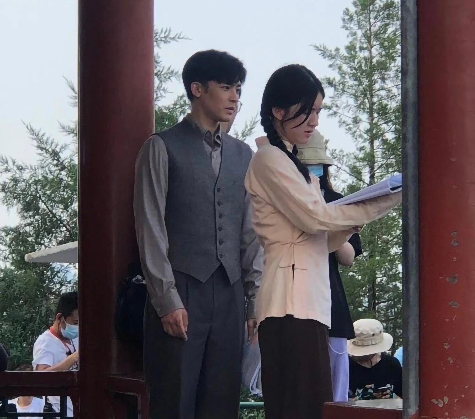 大叔论情感|《胡同》赵露思杀青，造型朴素颜值耐打，当红小花无缝进组成常态
