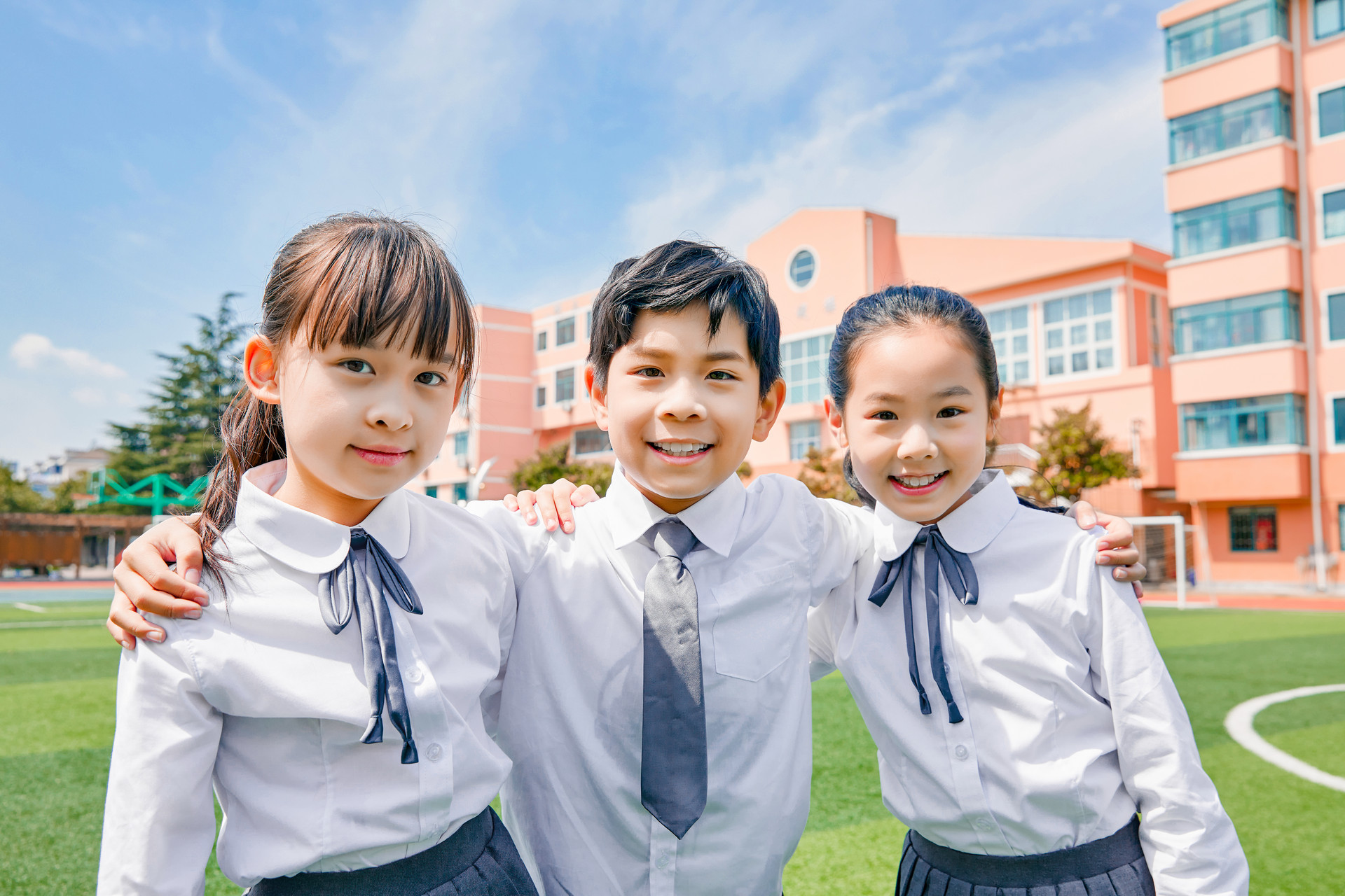 胡萝卜妈妈育儿说|孩子被别人欺负时,这几句话父母要避免,不要对孩子说