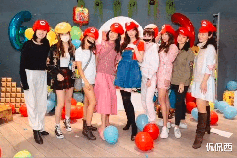 黄圣依|42岁吴佩慈为6岁儿子办豪华生日宴，穿郭碧婷同款cos装大秀好身材