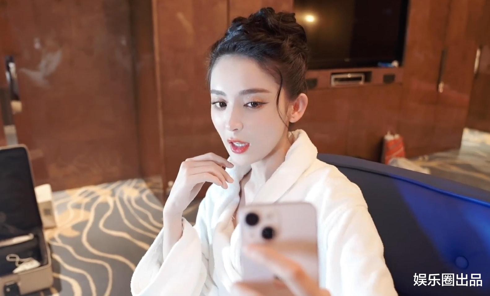 古力娜扎|古力娜扎晒拆头发视频，披头散发状态成焦点，网友：看着像金晨