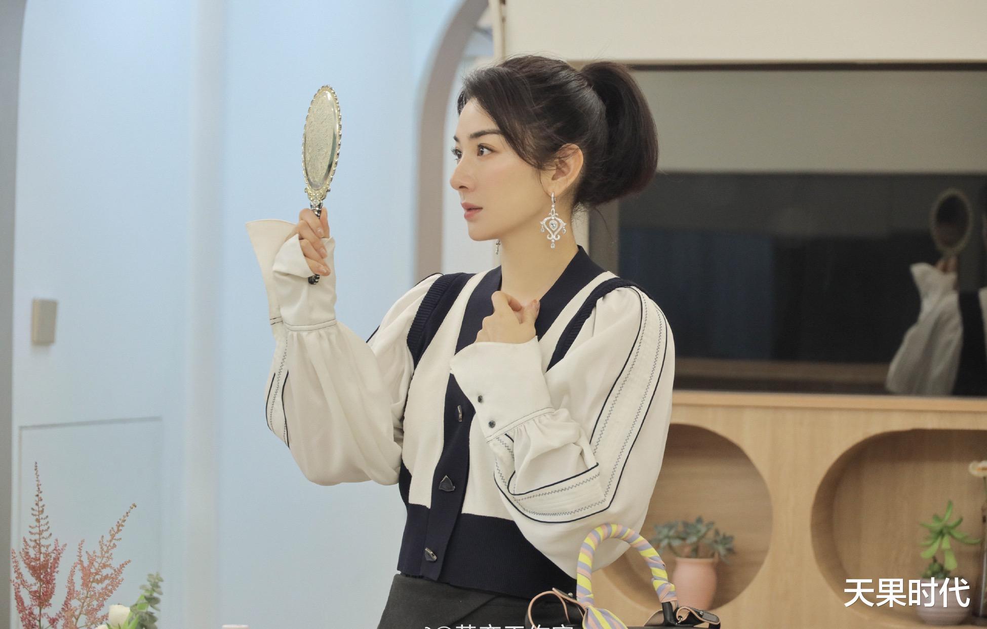 衬衫|黄奕不扮嫩也很少女,衬衫+长裙减龄又洋气,高马尾美得让人心动