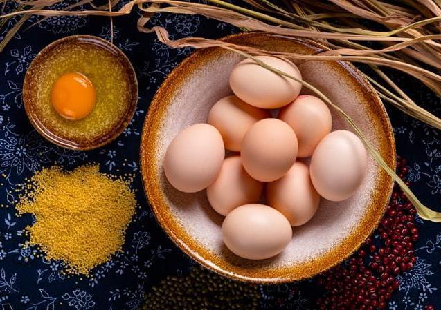 鸡蛋|查出血脂超标后，能不能吃鸡蛋？蛋黄应该丢弃吗？看看专业的解答